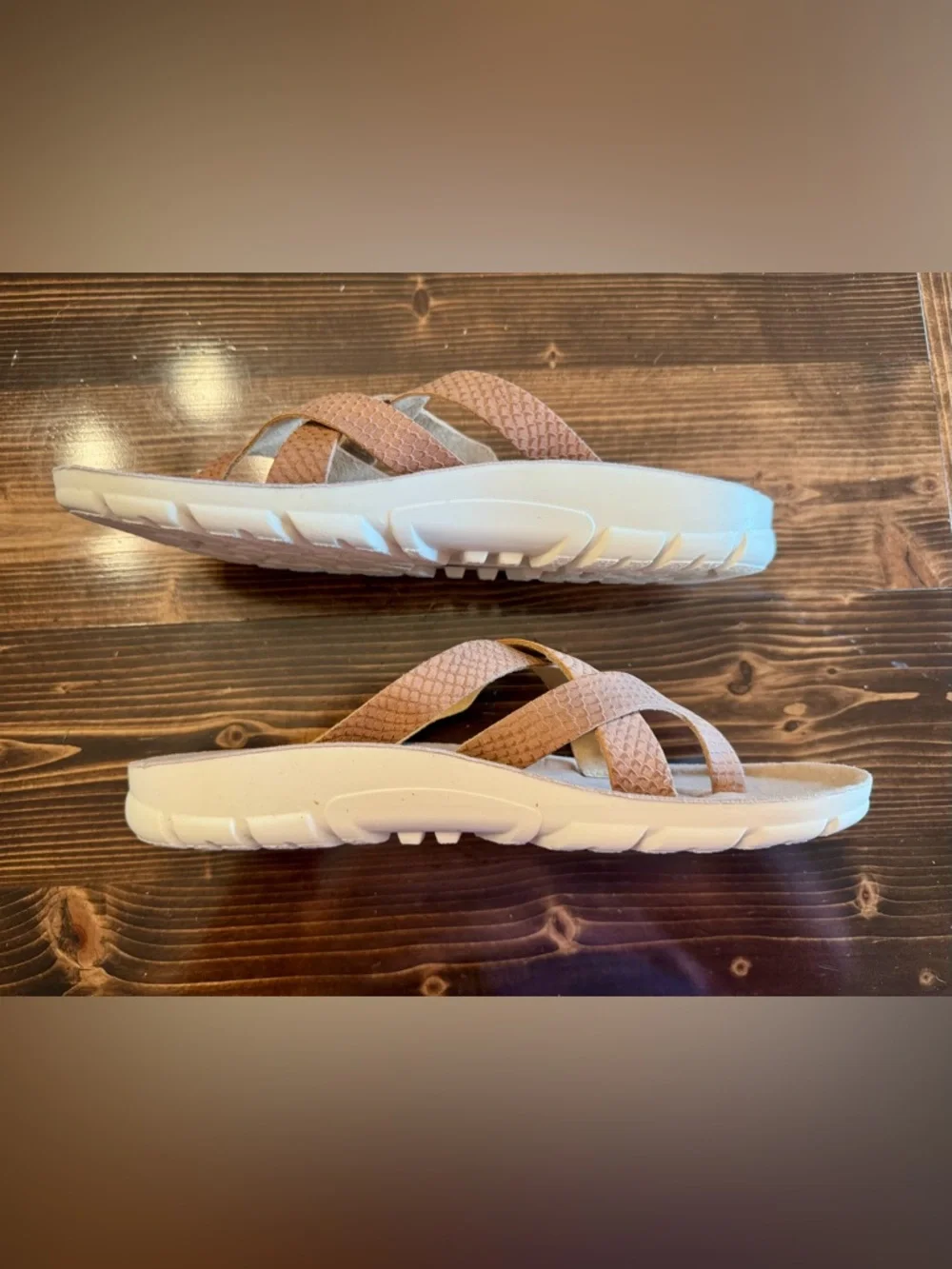 Cliffs by WHITE MOUNTAIN “Banksy”Tan Crisscross Comfort Sandals Size 10